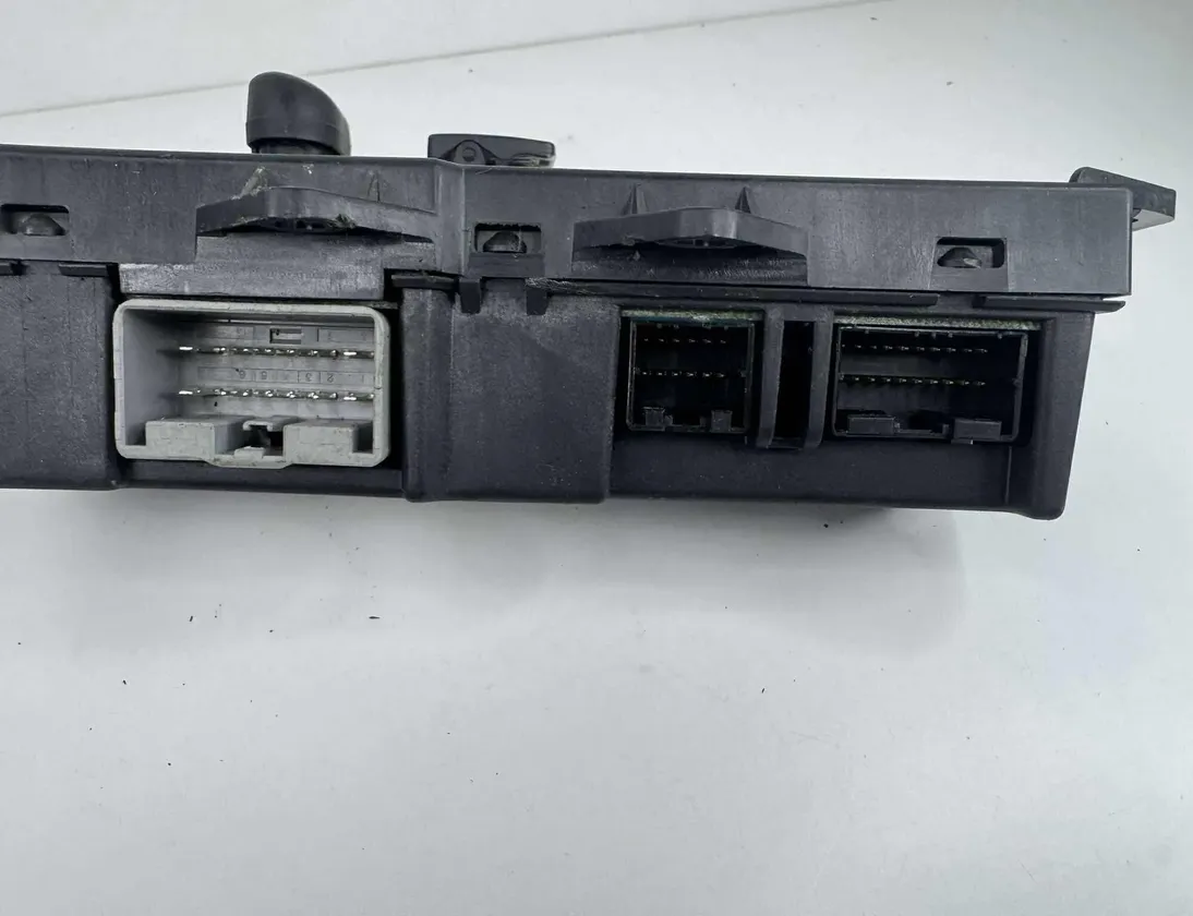 CHRYSLER Pacifica 1 generation (CS) (2003-2008) Кнопка стеклоподъемника задней левой двери 04685982AD,7742001 33270427