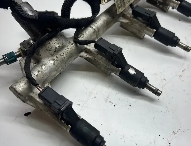 OPEL Signum C (2003-2008) Fuel Rail 55351030 34484060