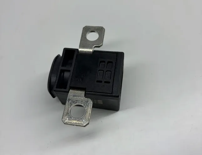 AUDI A6 C6/4F (2004-2011) Предохранитель батареи 4F0915519 33945307