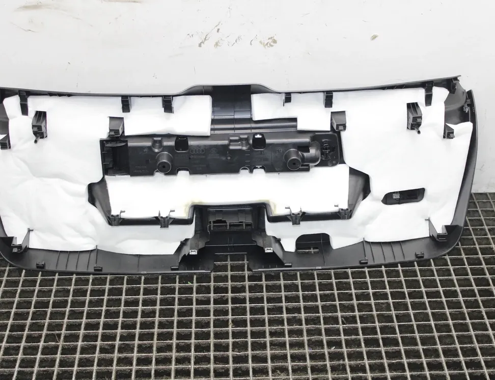 AUDI e-tron 1 generation (2018-2024) Tailgate Cover Trim 4KE867973B,4KE867973C 33495526