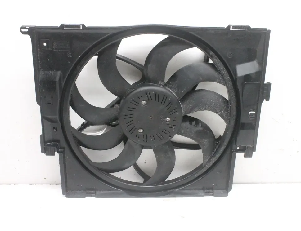 BMW 4 Series F32/F33/F36 (2013-2020) Motorový chladiaci ventilátor Radiátor 8641963 33534732