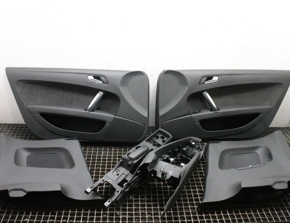 AUDI TT 8J (2006-2014) Внутренние сиденья с комплектом дверных карт 33582479