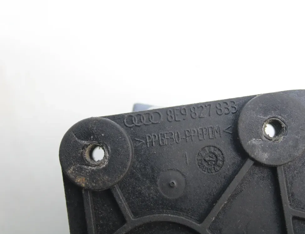 AUDI A4 B6/8E (2000-2005) Other Control Units 8E9827833 33799223