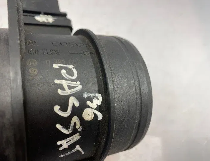 VOLKSWAGEN Passat B6 (2005-2010) Senzor hmotnostného prietoku vzduchu MAF 0281002735 18122086