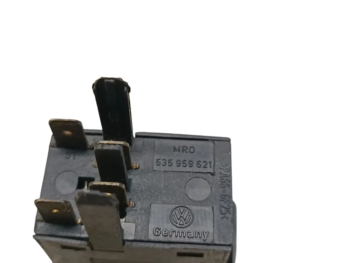 VOLKSWAGEN Polo 3 generation (1994-2002) Vypínač vykurovania zadného okna 535959621 29775910