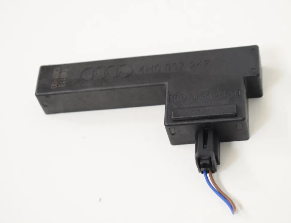 AUDI A8 D4/4H (2010-2018) Keyless Entry Antenna 4H0907247 11103450