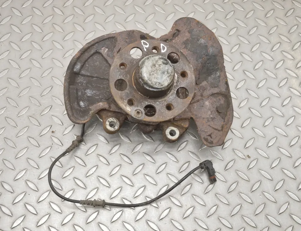 MERCEDES-BENZ SLK-Class R171 (2004-2011) Front Right Wheel Hub A20402 20201548