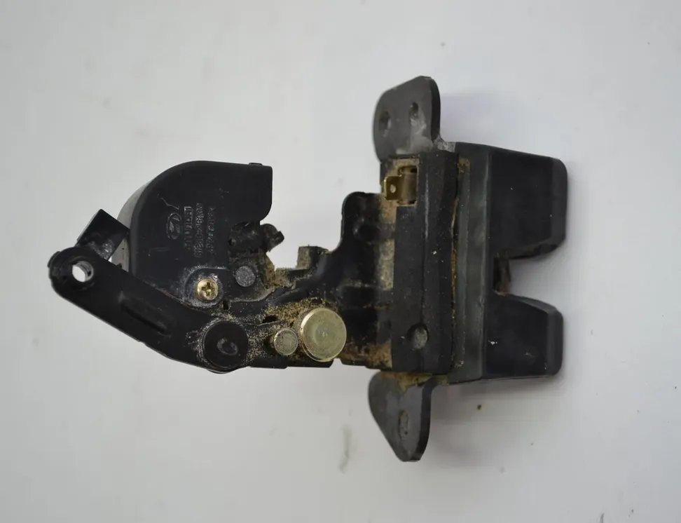 HYUNDAI Santa Fe CM (2006-2013) Zámok na piate dvere 81230-2B000 2376687