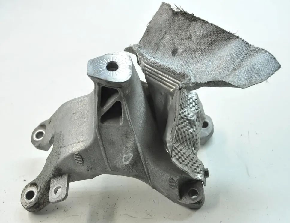 AUDI A5 Sportback 8T (2009-2011) Držiak motora pravá strana 3599241