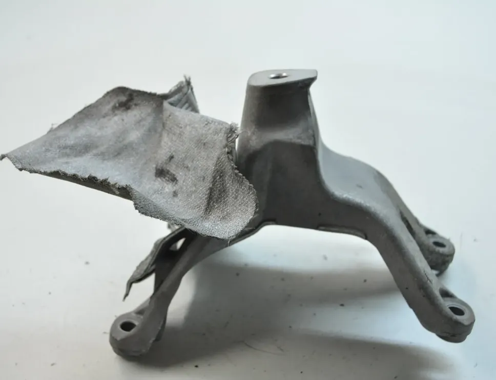 AUDI A5 Sportback 8T (2009-2011) Držiak motora pravá strana 3599241