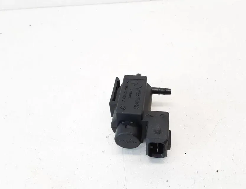 BMW 5 Series F10/F11 (2009-2017) Vacuum Valve 7810831 33628623