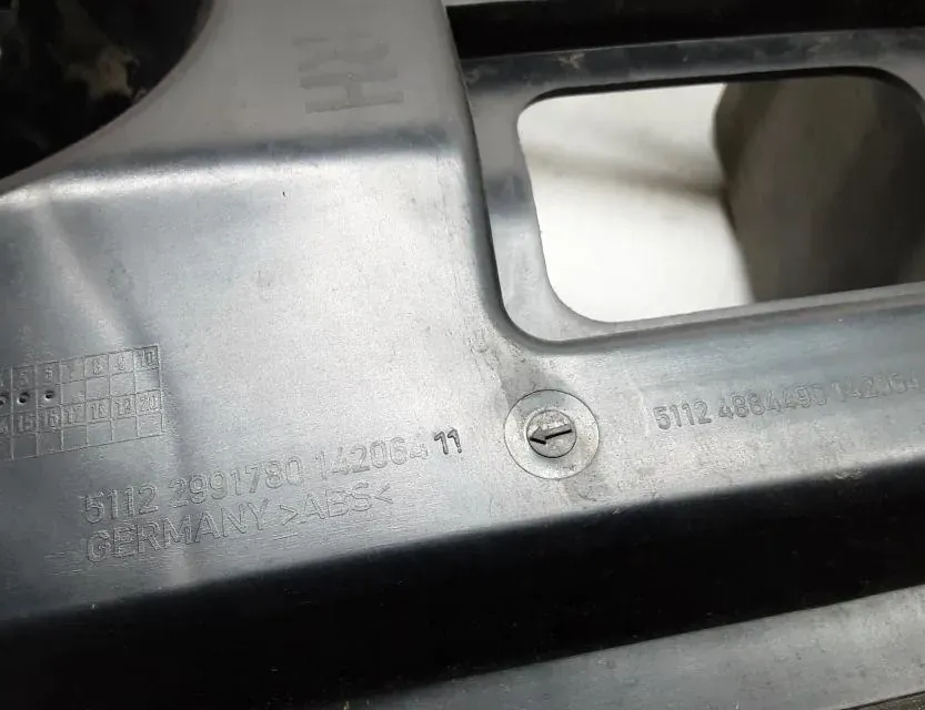 BMW X1 E84 (2009-2015) Pravý zadný držiak nárazníka 2991780 33643481