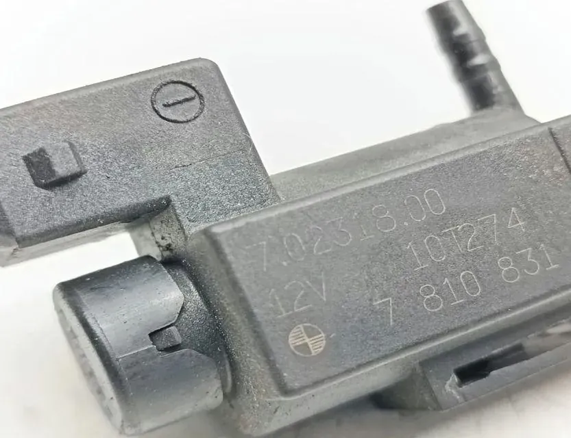 BMW 5 Series F10/F11 (2009-2017) Vacuum Valve 7810831 33646666