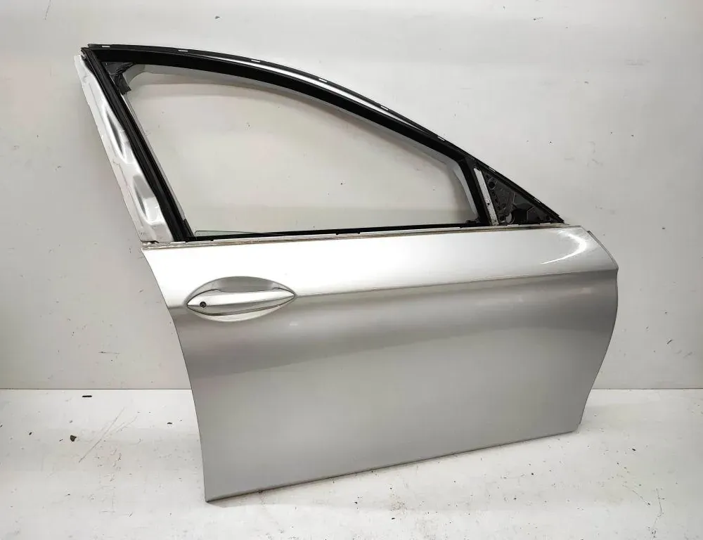 BMW 5 Series F10/F11 (2009-2017) Передняя правая дверь 33647110