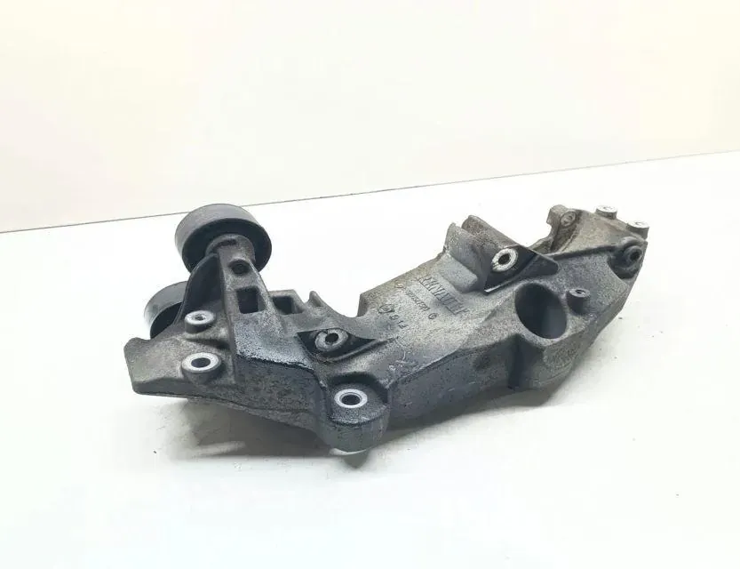 NISSAN Qashqai 1 generation (2007-2014) Držiak alternátora 8200527320 33649844