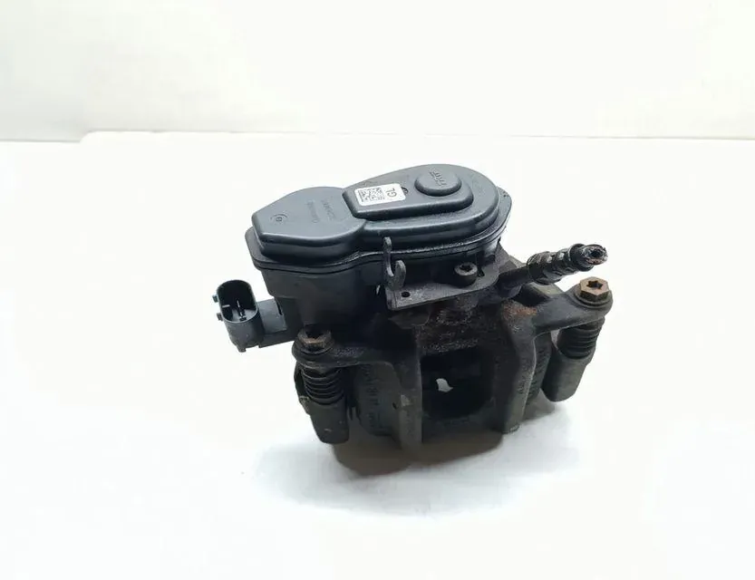 BMW 5 Series F10/F11 (2009-2017) Ľavý zadný brzdový strmeň 33668094