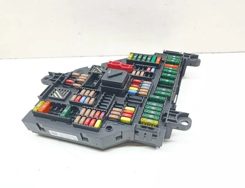 BMW 5 Series Gran Turismo F07 (2010-2017) Poistková skrinka 9210857 33670109