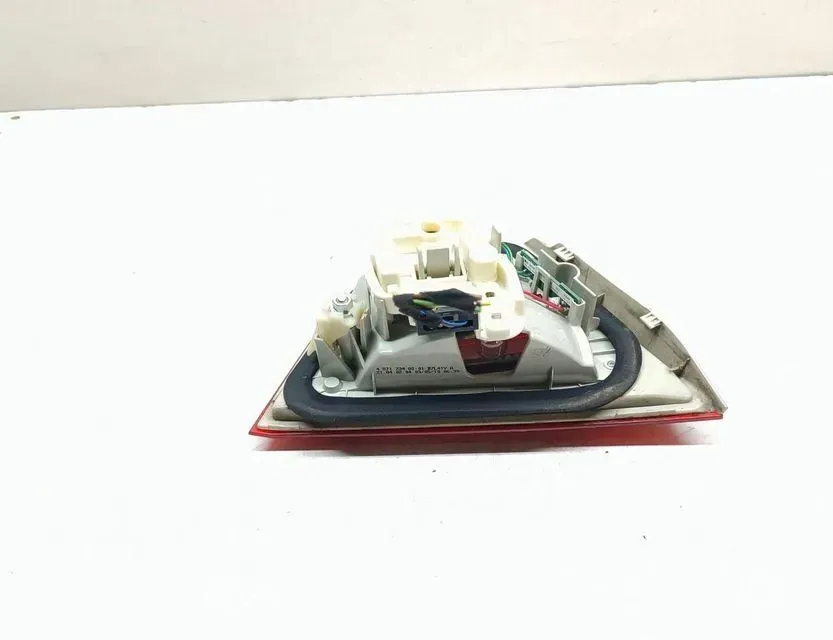 BMW 3 Series E90/E91/E92/E93 (2004-2013) Pravé zadné svetlo na kufri 4871734 33673821