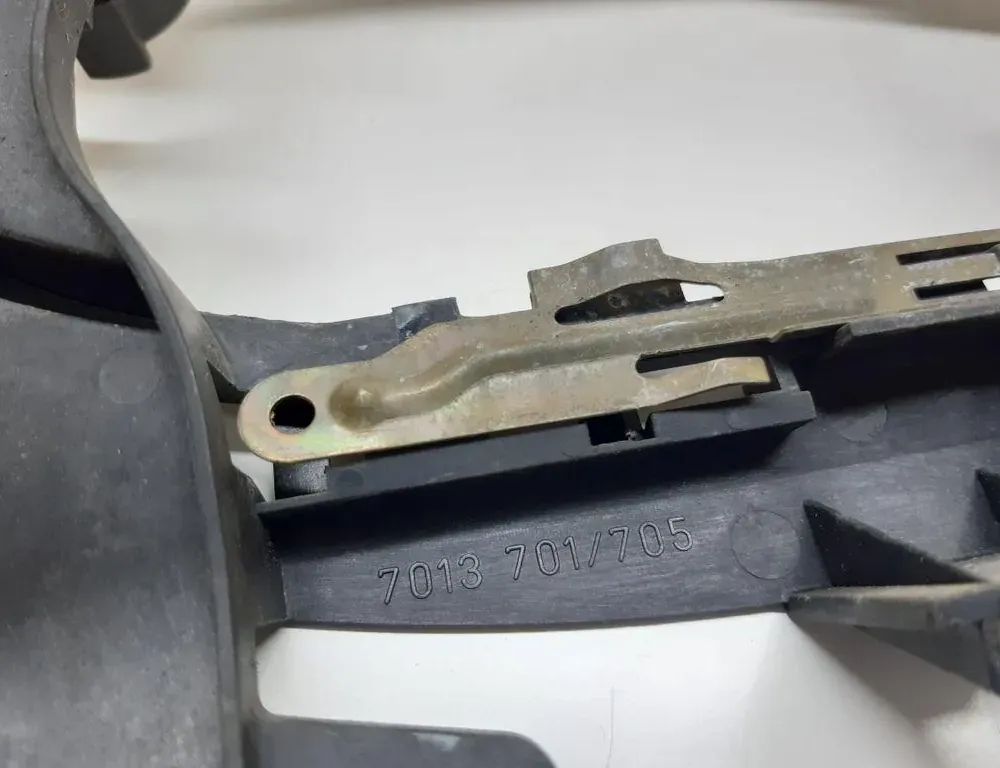 BMW 7 Series E65/E66 (2001-2008) Pravé predné dvere vnútorný rám rukoväte 7013701 33677546