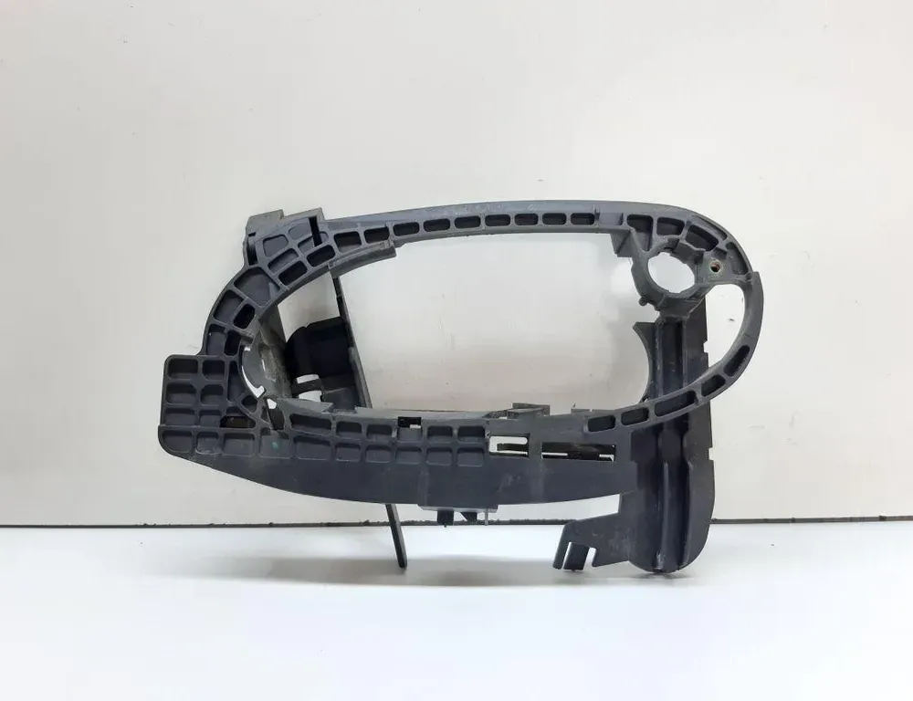 BMW 7 Series E65/E66 (2001-2008) Pravé predné dvere vnútorný rám rukoväte 7013701 33677546