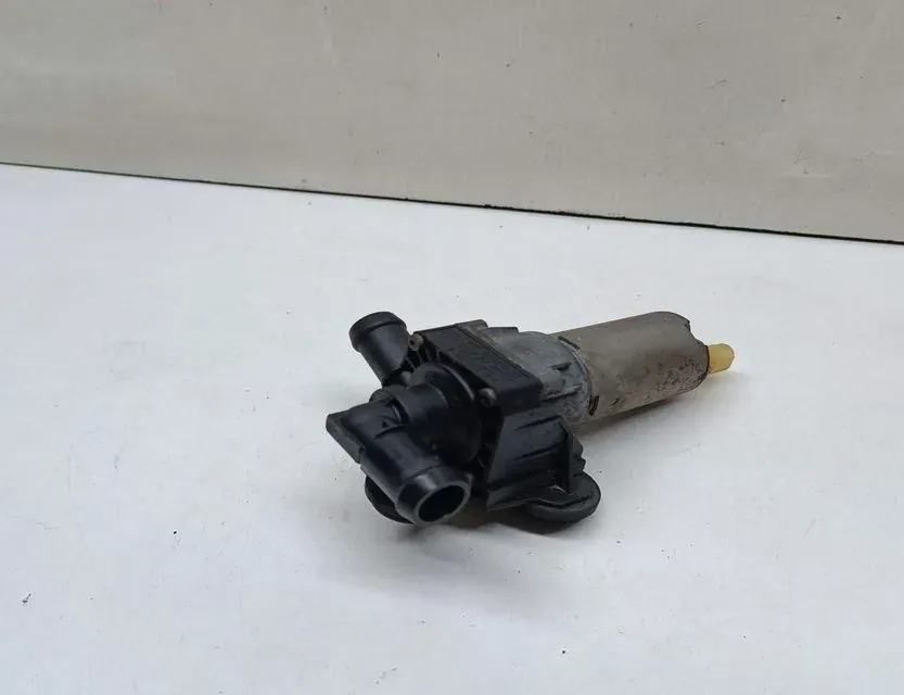 BMW 3 Series E90/E91/E92/E93 (2004-2013) Клапан радиатора отопления 6928246 33680553