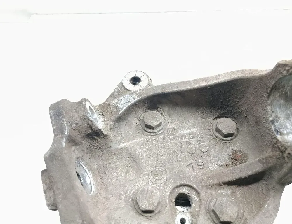 BMW 3 Series E90/E91/E92/E93 (2004-2013) Ľavý predný náboj kolesa 6764443 33689632