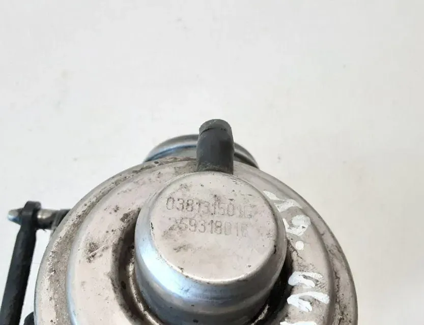 VOLKSWAGEN Passat B7 (2010-2015) Егр клапан 038131501G 33697527