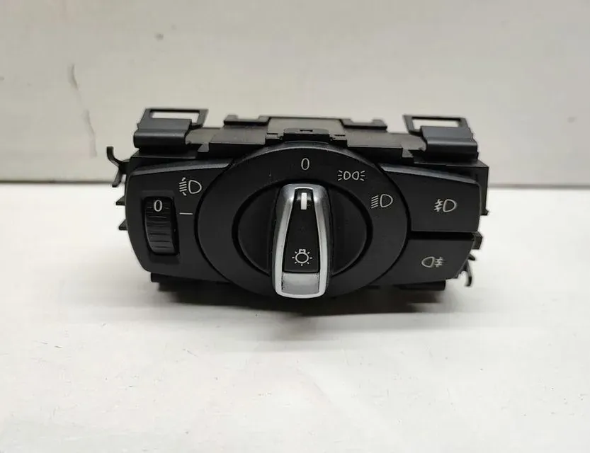 BMW 3 Series E90/E91/E92/E93 (2004-2013) Headlight Switch Control Unit 9169405 33702641
