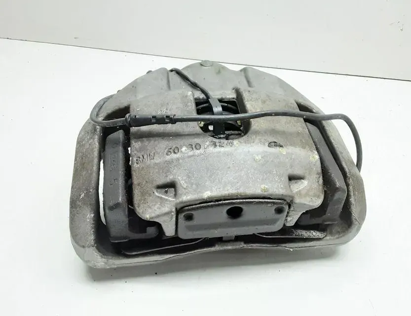 BMW 5 Series E60/E61 (2003-2010) Супорт тормозов передний левый 33702787