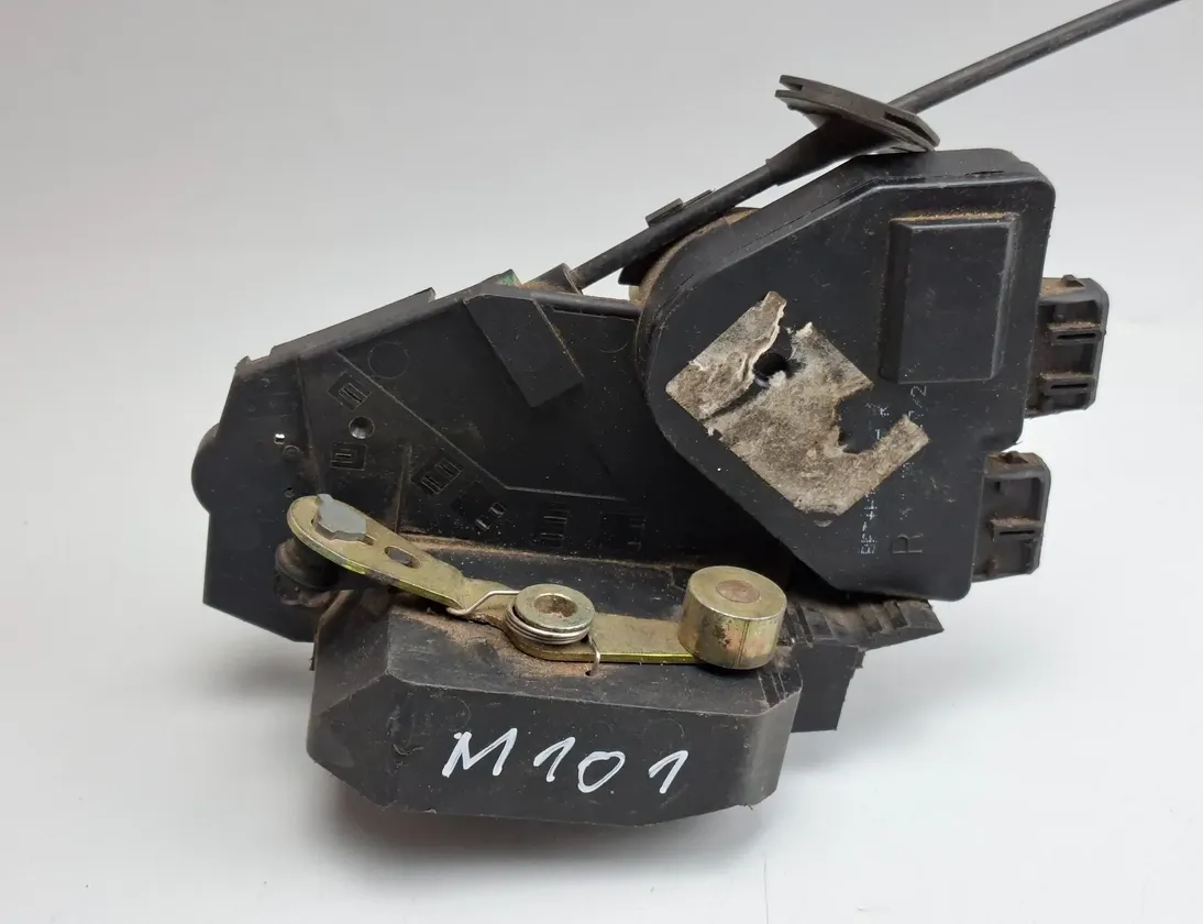 VOLVO V70 1 generation (1997-2000) Front Right Door Lock 9203908 33494397