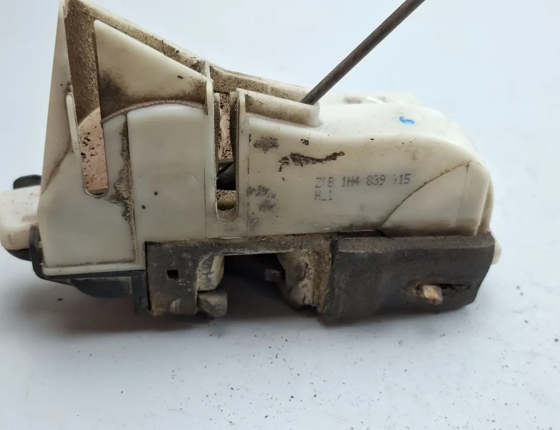 VOLKSWAGEN Golf 3 generation (1991-1998) Ľavé zadné dvere 1H4839015 33494486