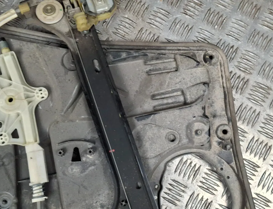 MERCEDES-BENZ CLA-Class C117 (2013-2016) Regulátor okna pravých predných dverí A1177200279,A1667200435 33579750