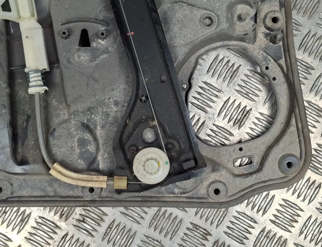 MERCEDES-BENZ CLA-Class C117 (2013-2016) Regulátor okna pravých predných dverí A1177200279,A1667200435 33579750