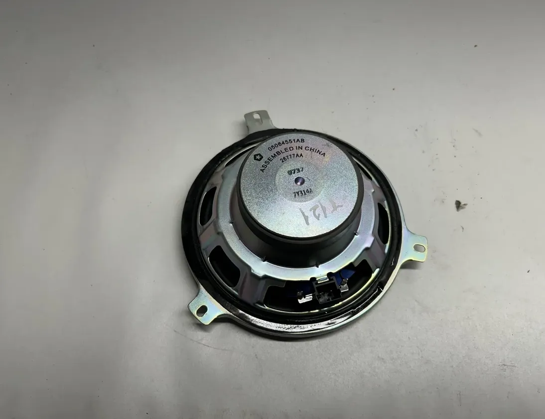 DODGE Challenger 3 generation (2008-2024) Zadný ľavý reproduktor dverí 05064551AB 27552833