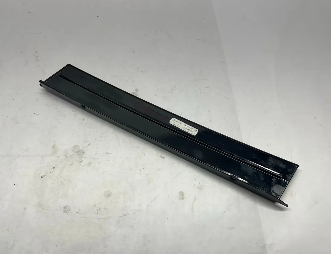 MERCEDES-BENZ GL-Class X166 (2012-2015) Pravé zadné dvere vertikálne lemy A1668700287 31962751