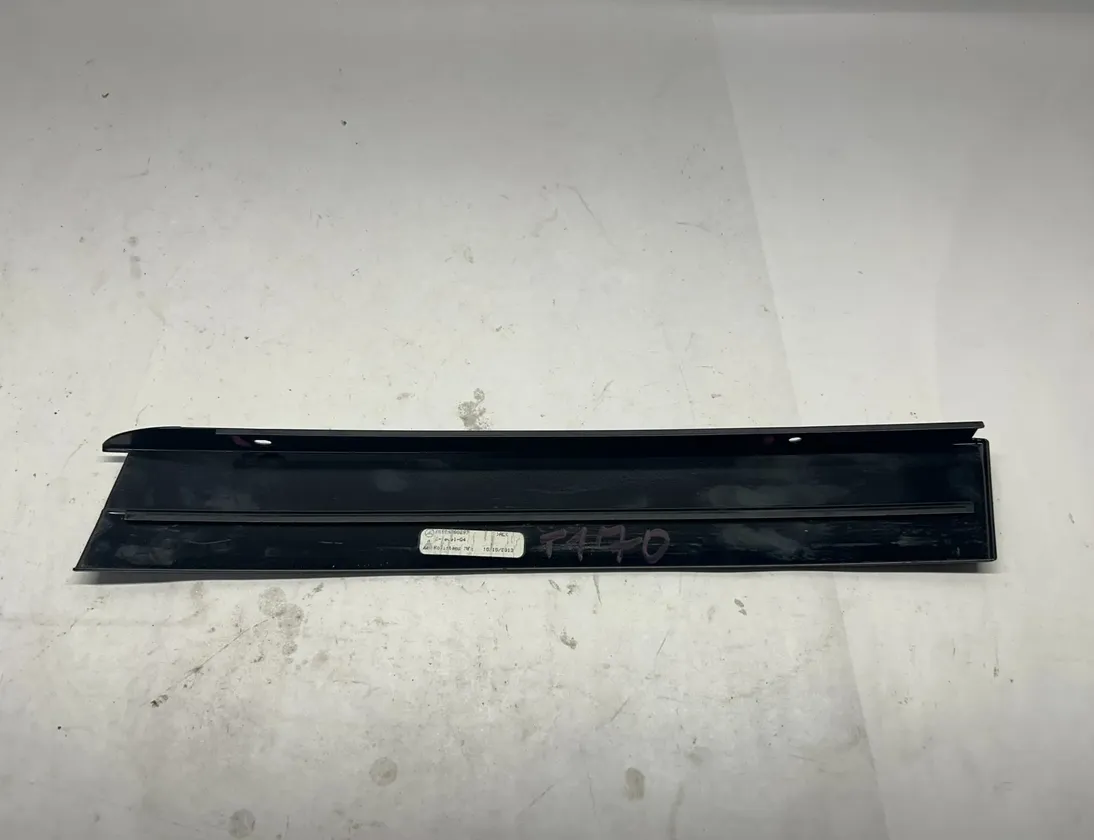 MERCEDES-BENZ GL-Class X166 (2012-2015) Pravé zadné dvere vertikálne lemy A1668700287 31962751