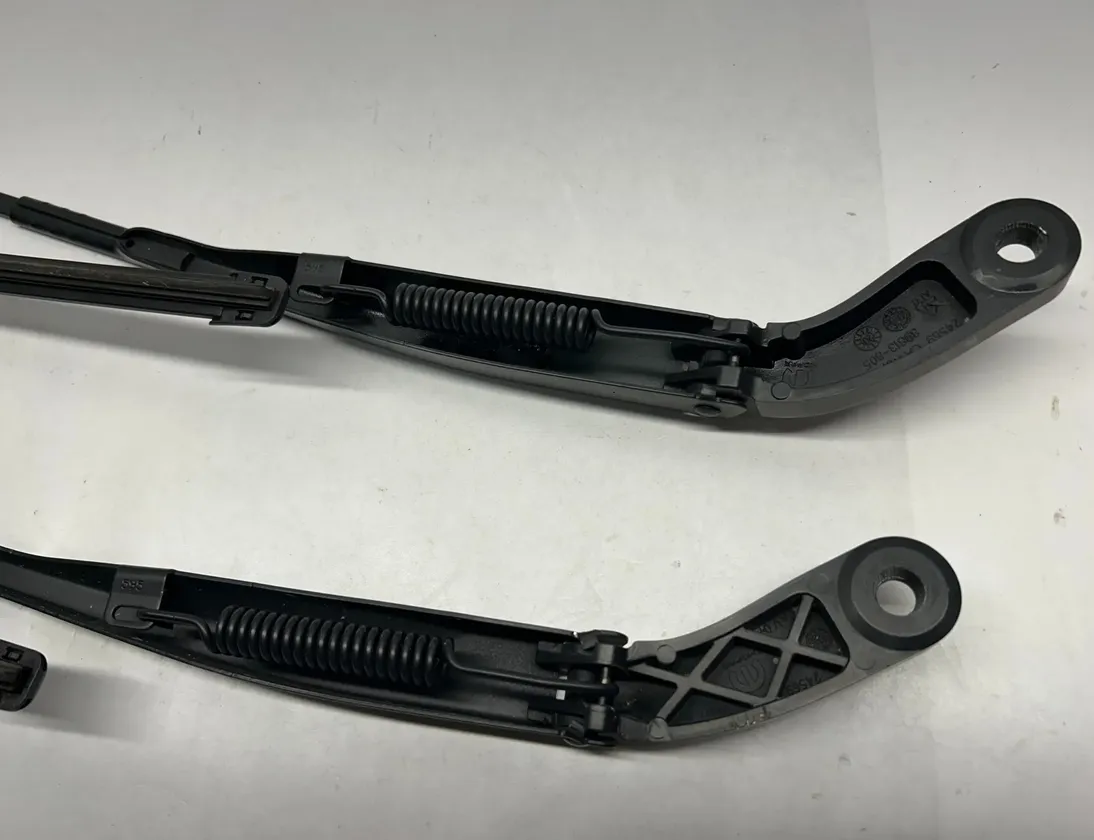 RAM Ram 4 generation (2008-2023) Front Wiper Arms 89813812,89813805,24569 32095808