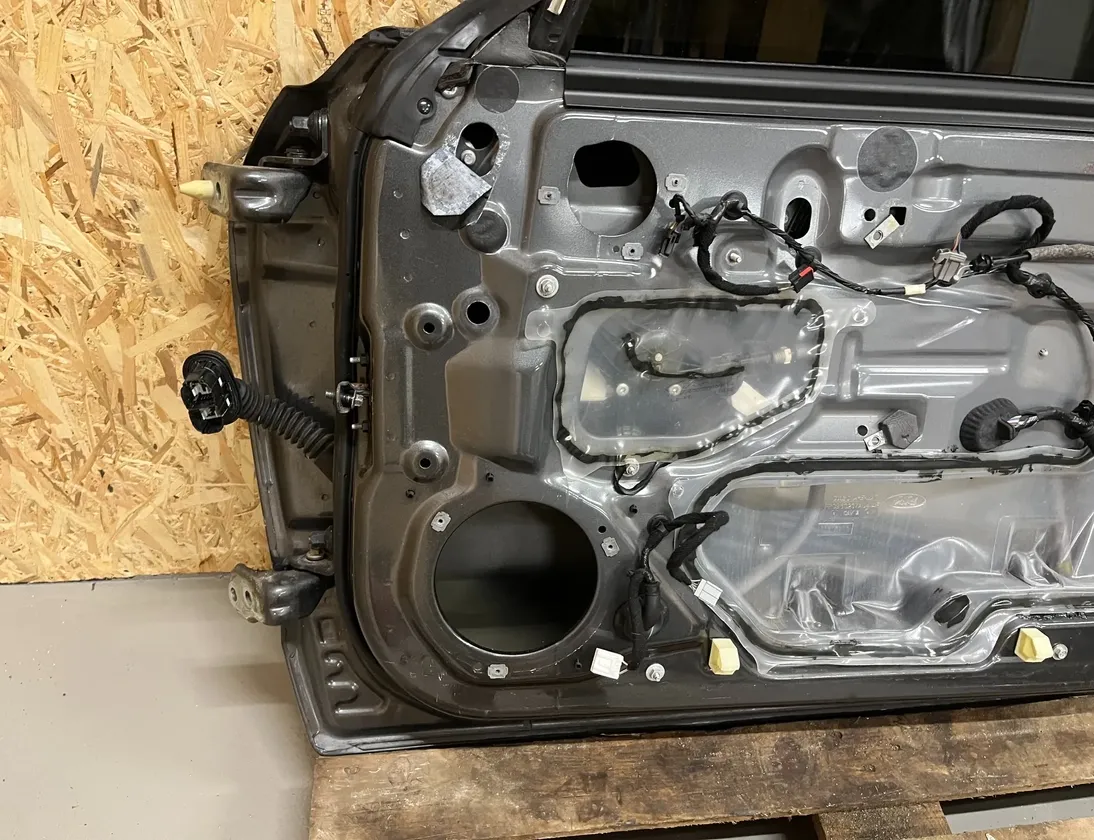 FORD USA Mustang 6 generation (2014-2024) Front Right Door 33611070