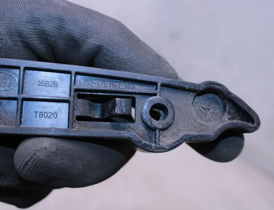 LAND ROVER Range Rover Evoque L538 (1 gen) (2011-2020) Ľavý predný držiak nárazníka BJ3217E763AC 33277613