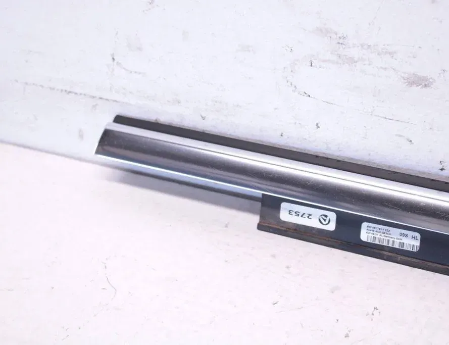 AUDI Q5 8R (2008-2017) Стеклоуплотнитель задней левой двери 8R0853763F 33284823