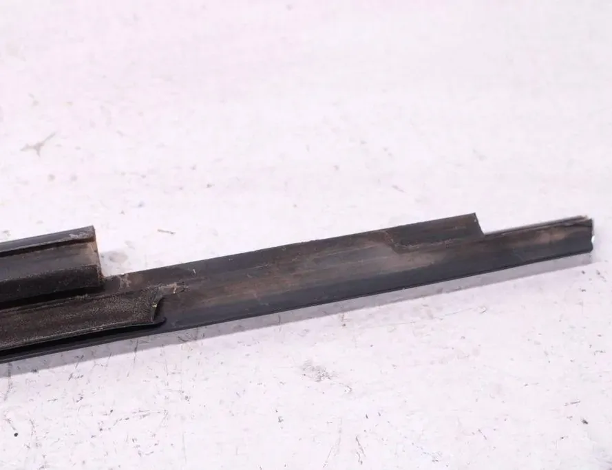 AUDI Q5 8R (2008-2017) Стеклоуплотнитель задней левой двери 8R0853763F 33284823