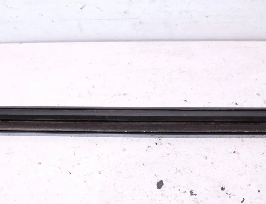 AUDI Q5 8R (2008-2017) Стеклоуплотнитель задней левой двери 8R0853763F 33284823