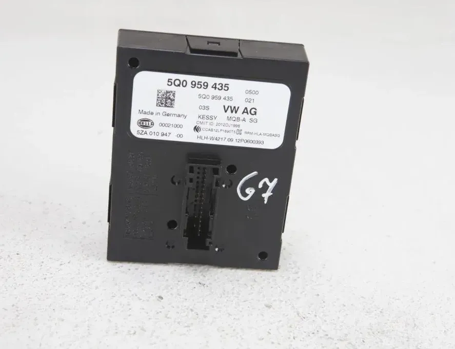 VOLKSWAGEN Golf 8 generation (2019-2023) Riadiaca jednotka brzdového systému 5Q0959435 33295227