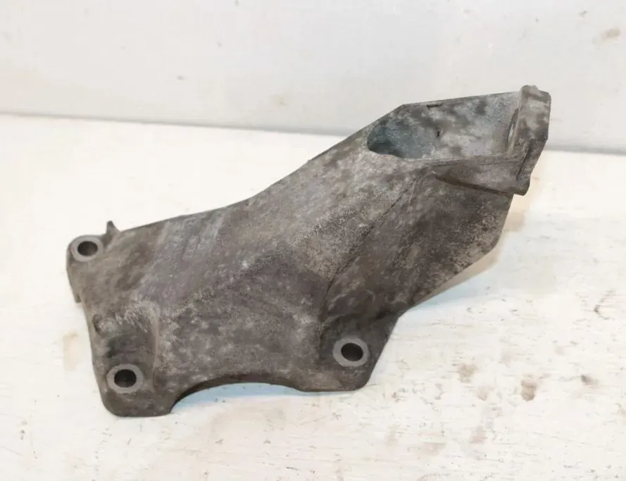 AUDI A4 B8/8K (2011-2016) Engine Bracket Right Side 8E0199307A 33298651
