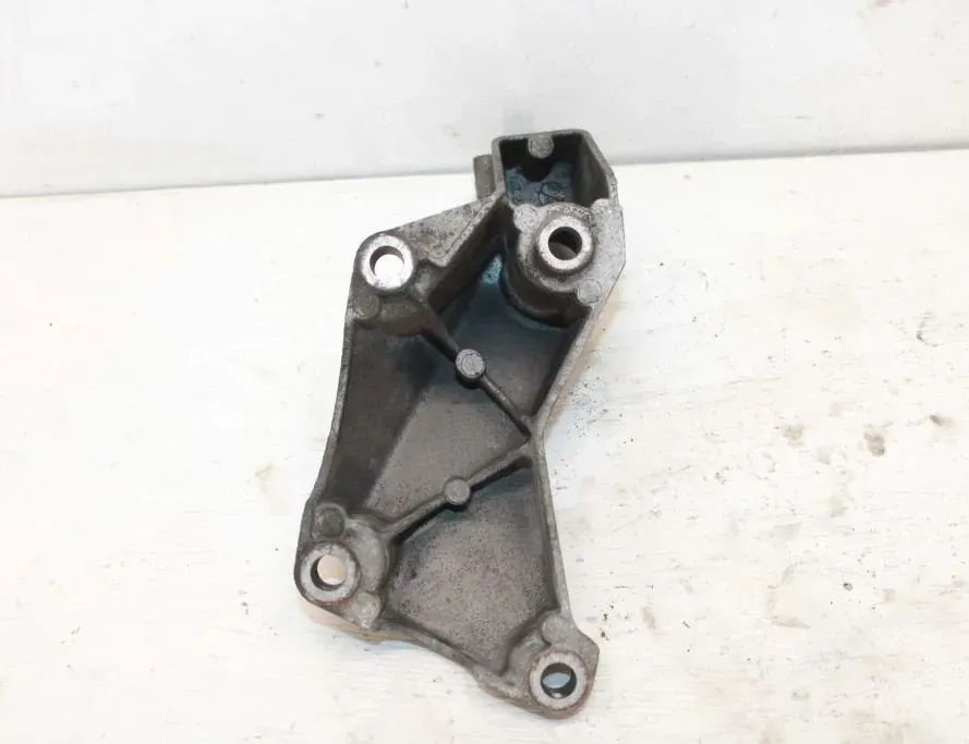 AUDI A4 B8/8K (2011-2016) Engine Bracket Right Side 8E0199307A 33298651