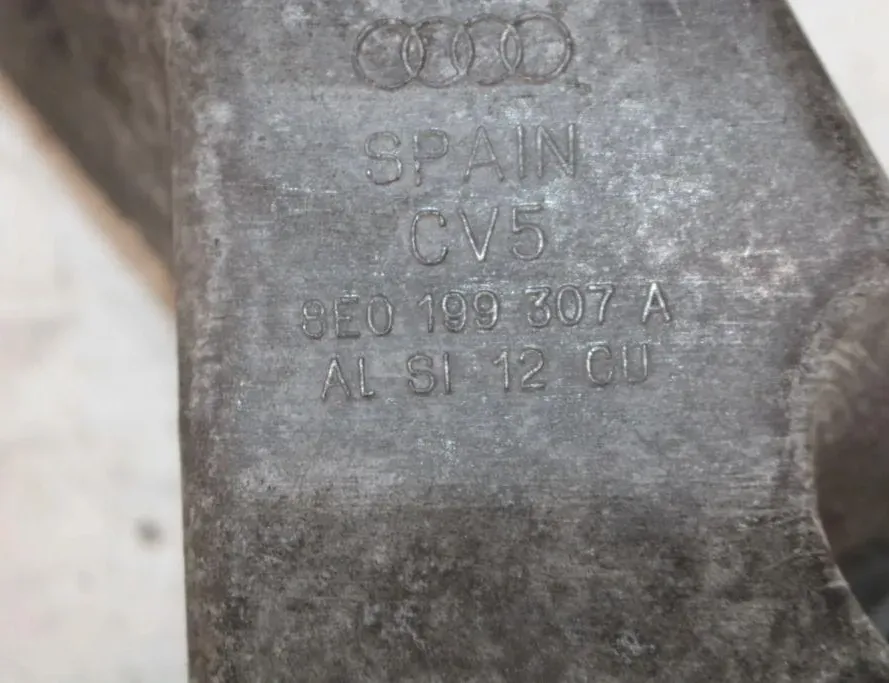 AUDI A4 B8/8K (2011-2016) Engine Bracket Right Side 8E0199307A 33298651