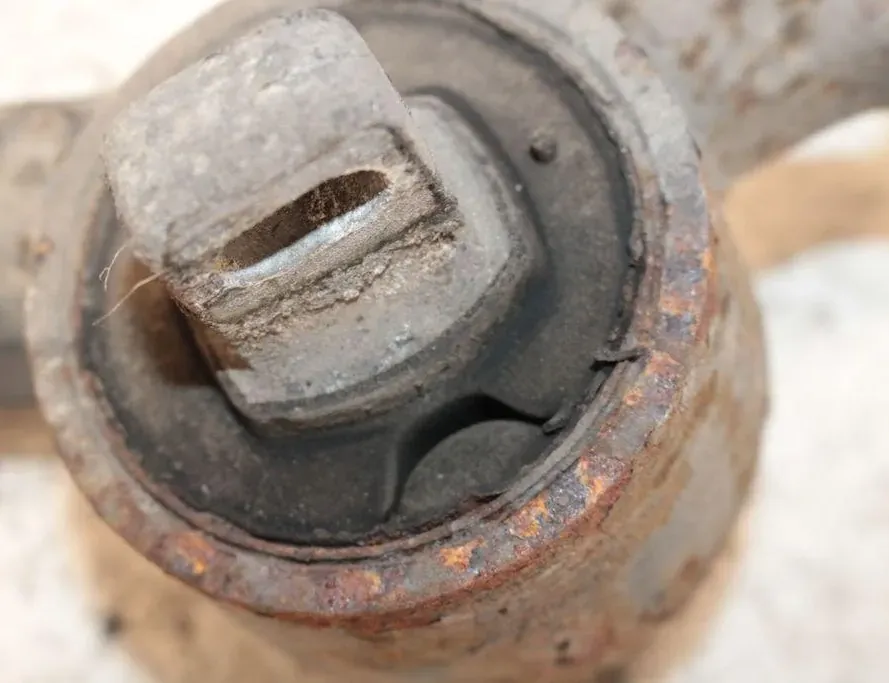 MERCEDES-BENZ Vito W639 (2003-2015) Кронштейн заднего редуктора A6393530695 33303685