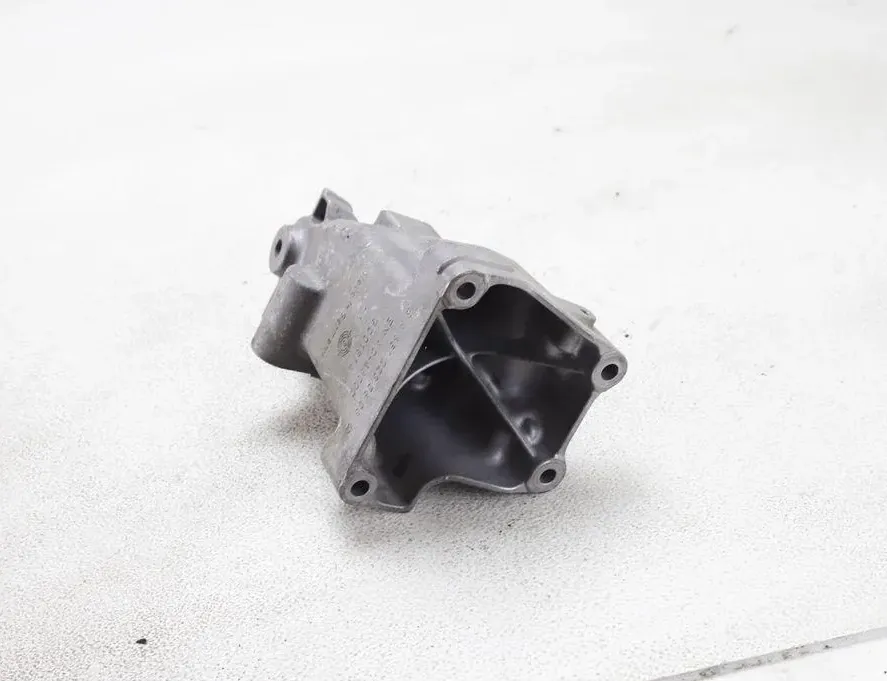 MERCEDES-BENZ GLC X253 (2015-2024) Кронштейн двигателя правой стороны A6512235604 33303992