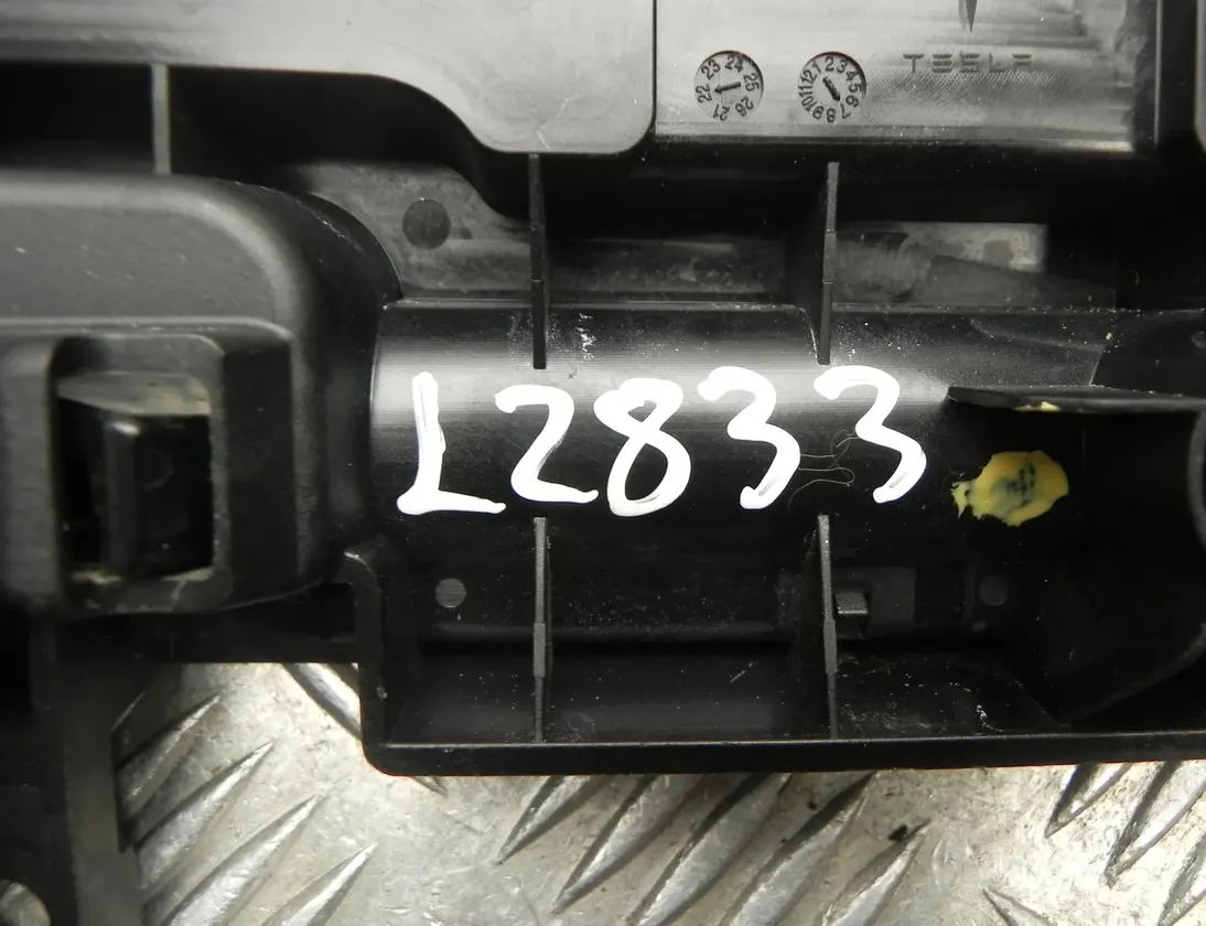 TESLA Model Y 1 generation (2020-2024) Наружная ручка задней левой двери 152811400D 23420367