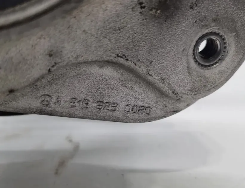 MERCEDES-BENZ CLS-Class C218/X218 (2011-2017) Pravý predný tlmič nárazov A2183204613 33561211